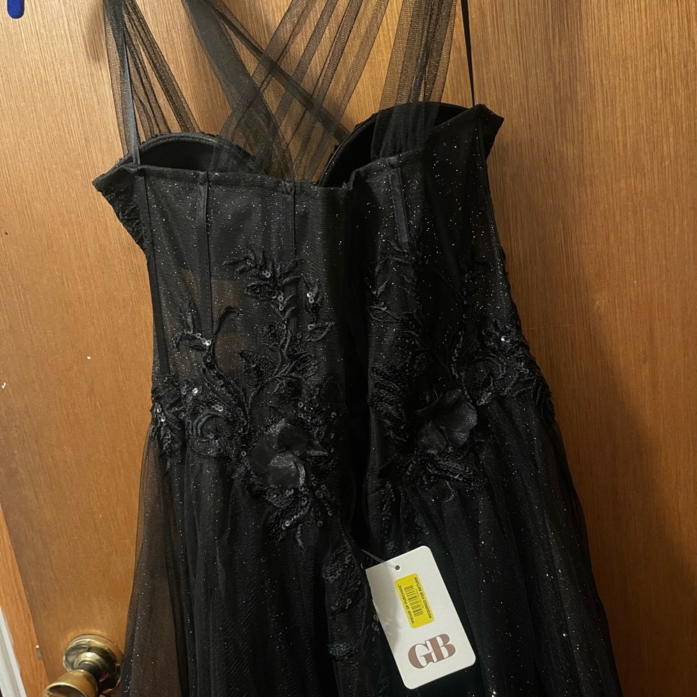 Elegant Black Formal Evening Dress - Picture 3 of 3